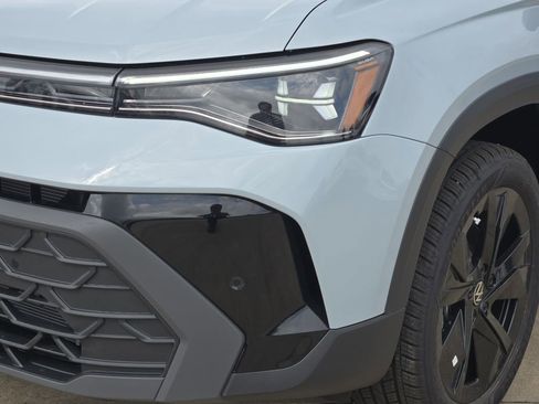 New 2026 Volkswagen Taos SE image 6