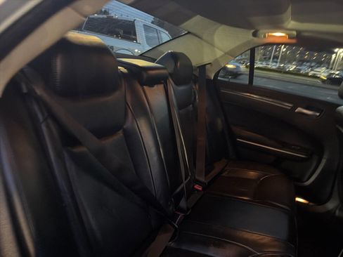 Used 2018 Chrysler 300 Touring L image 24