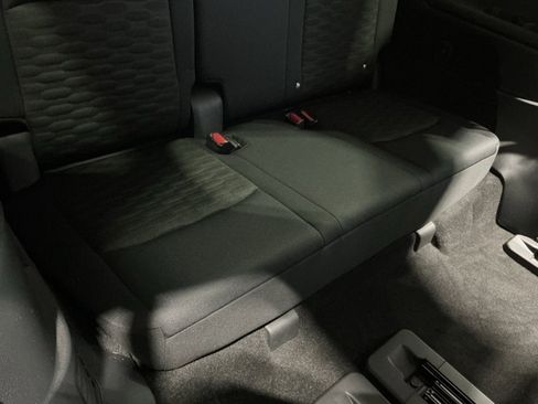 Used 2024 Nissan Pathfinder SV image 25