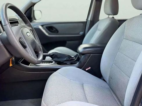 Used 2005 Ford Escape XLT image 12