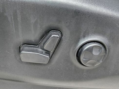 Used 2024 Chrysler Pacifica Touring-L image 17