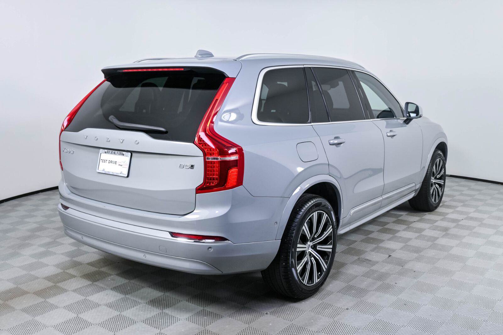 Certified 2024 Volvo XC90 B5 Plus AWD/4WD image 27