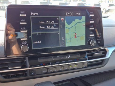 Used 2022 Toyota Sienna XLE image 15