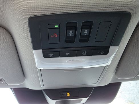 Used 2023 Nissan Pathfinder Platinum image 27