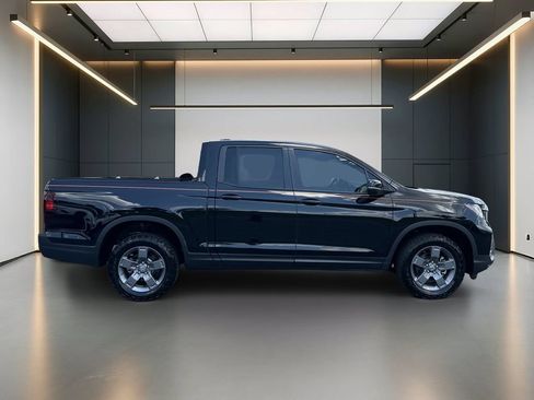 Used 2025 Honda Ridgeline TrailSport image 7