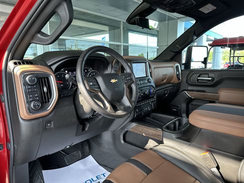 Used 2023 Chevrolet Silverado 2500 High Country w/ Technology Package AWD/4WD image 10