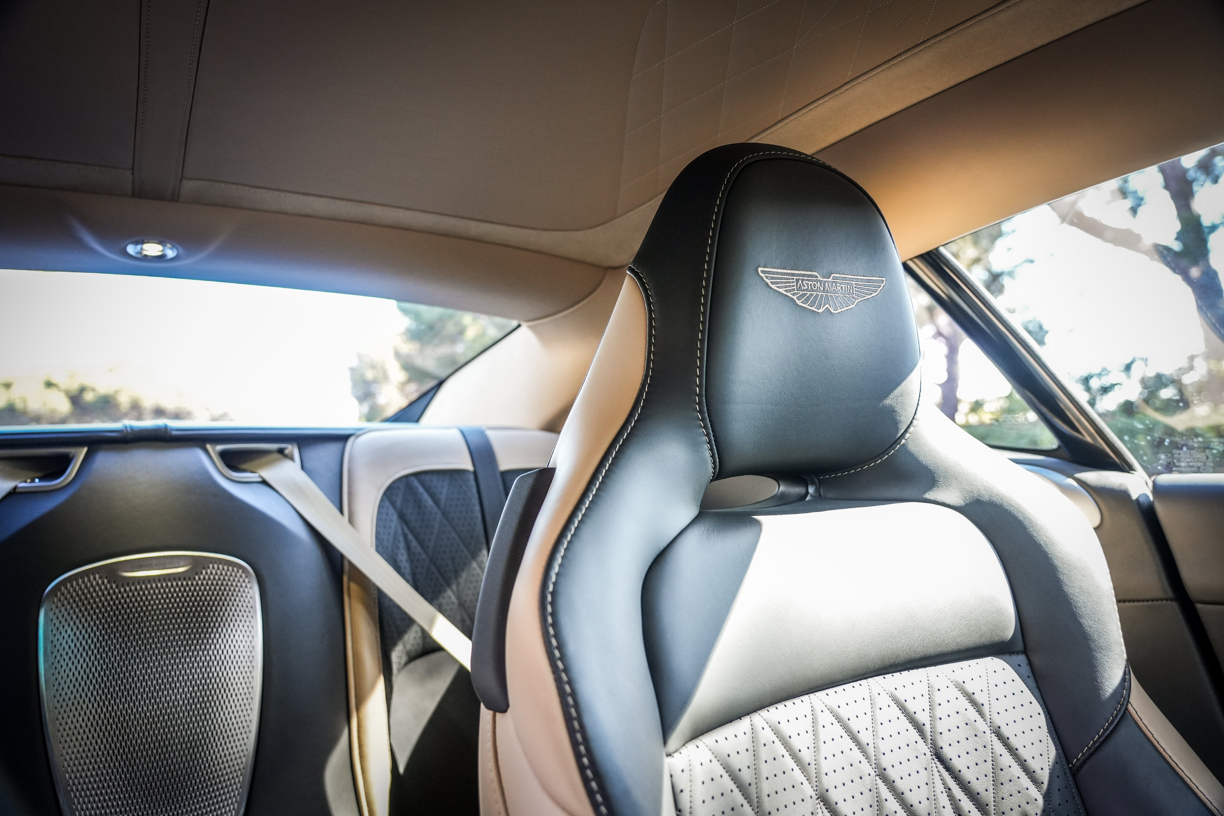 Used 2024 Aston Martin DB12 Coupe RWD image 23