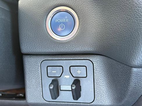 Used 2023 Toyota Sequoia Limited image 18