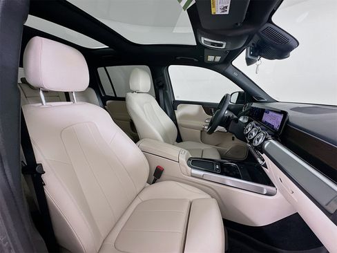 Used 2025 Mercedes-Benz GLB 250 GLB 250 image 30