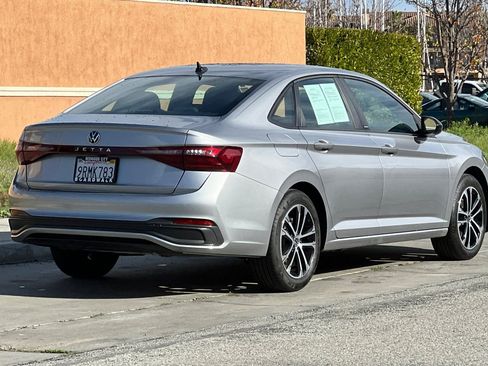 Certified 2025 Volkswagen Jetta Sport image 4