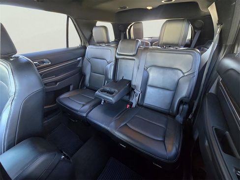 Used 2017 Ford Explorer Limited image 9