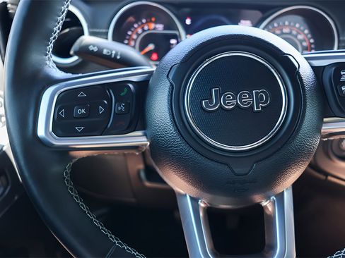 Used 2020 Jeep Wrangler Unlimited Sahara image 24