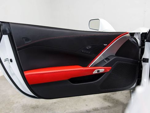 Used 2015 Chevrolet Corvette Z06 w/ 3LZ Preferred Equipment Group RWD image 9