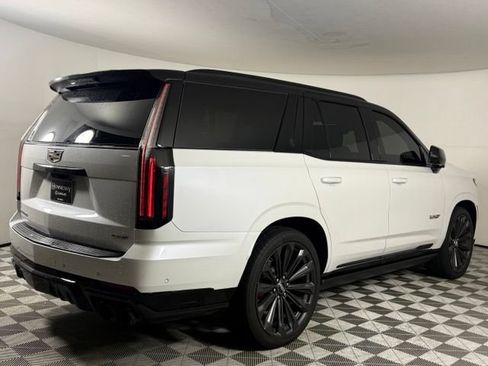 Used 2025 Cadillac Escalade V AWD/4WD image 8