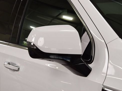Used 2024 GMC Yukon XL Denali AWD/4WD image 18