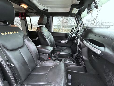 Used 2015 Jeep Wrangler Unlimited Sahara w/ Connectivity Group image 15