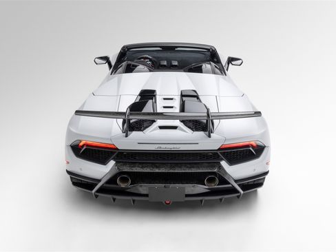 Used 2019 Lamborghini Huracan Performante AWD/4WD image 14