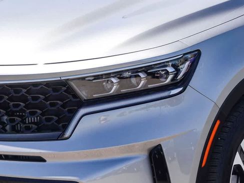 Certified 2023 Kia Sorento SX Prestige AWD/4WD image 8