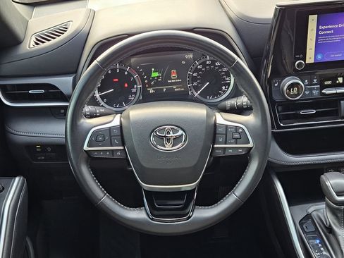 Used 2023 Toyota Highlander XSE FWD image 28