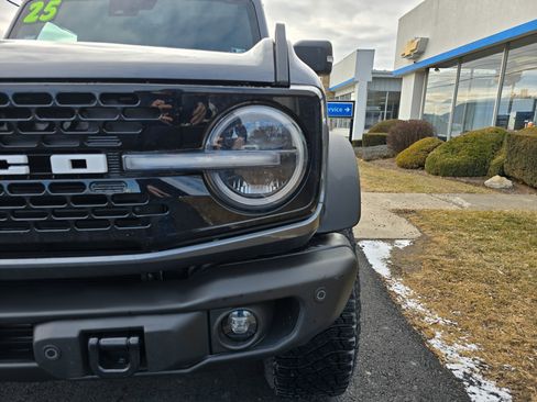 Used 2023 Ford Bronco Wildtrak image 9