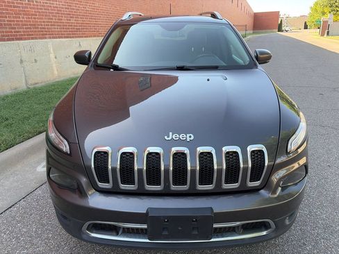 Used 2017 Jeep Cherokee Limited AWD/4WD image 5