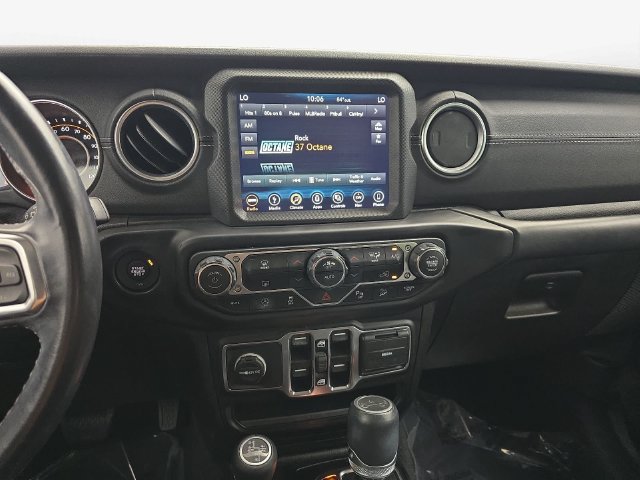 Used 2019 Jeep Wrangler Unlimited Sahara AWD/4WD image 19