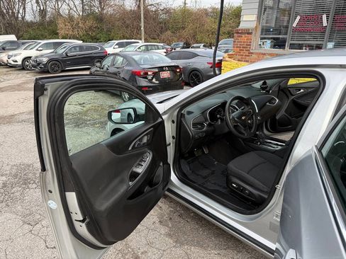 Used 2016 Chevrolet Malibu LT image 9