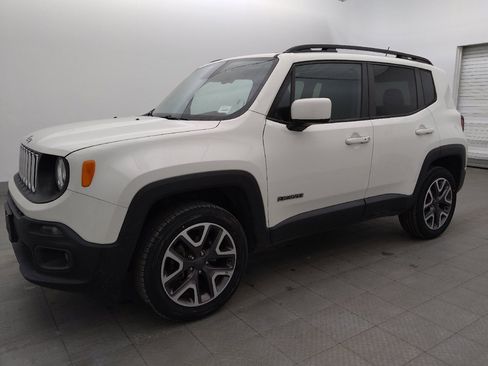 Used 2016 Jeep Renegade Latitude w/ Cold Weather Group AWD/4WD image 2