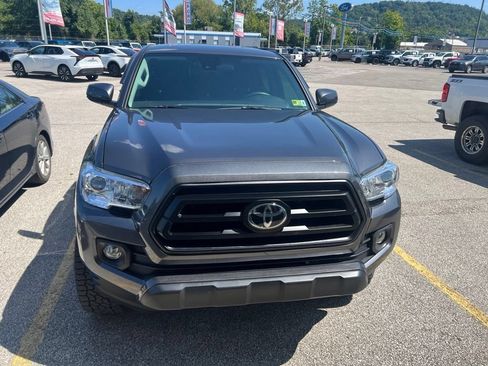 Used 2022 Toyota Tacoma SR AWD/4WD image 5