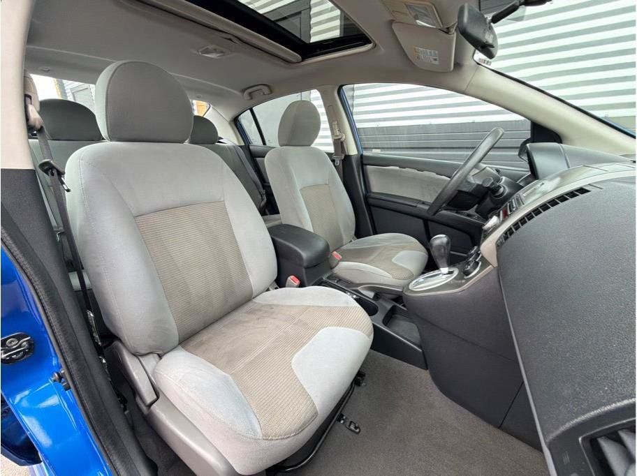 Used 2011 Nissan Sentra 2.0 SR w/ Moonroof Pkg FWD image 4