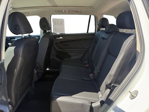 Used 2022 Volkswagen Tiguan SE w/ Panoramic Sunroof Package AWD/4WD image 16
