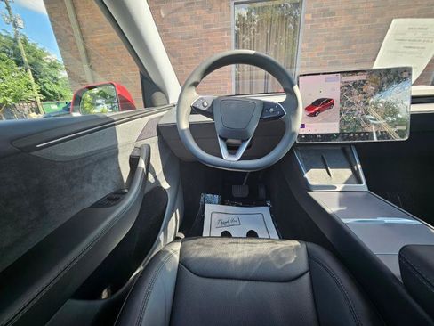 Used 2026 Tesla Model Y Long Range RWD image 4