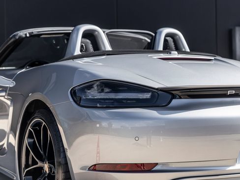 Certified 2024 Porsche 718 Boxster RWD image 15