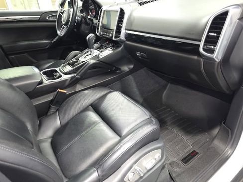 Used 2017 Porsche Cayenne S image 16