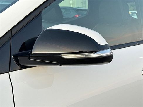 Used 2022 Chevrolet Bolt EUV LT w/ Convenience Package image 5