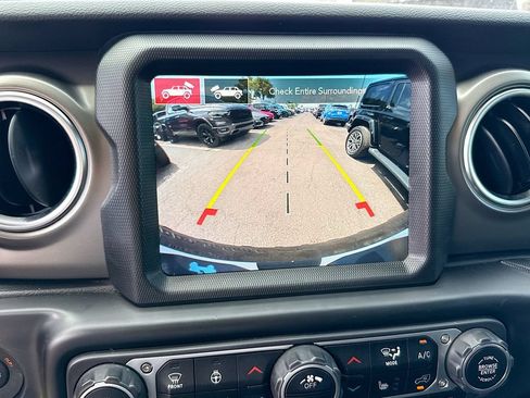 Used 2023 Jeep Wrangler Unlimited Rubicon 4xe w/ Cold Weather Group AWD/4WD image 16