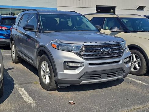 Used 2020 Ford Explorer XLT w/ Equipment Group 202A AWD/4WD image 2