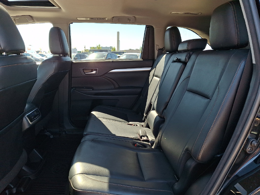 Used 2017 Toyota Highlander XLE AWD/4WD image 10
