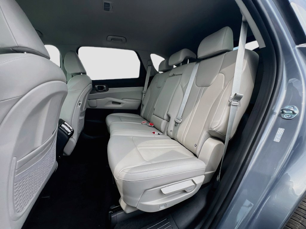 Used 2025 Kia Sorento S FWD image 24