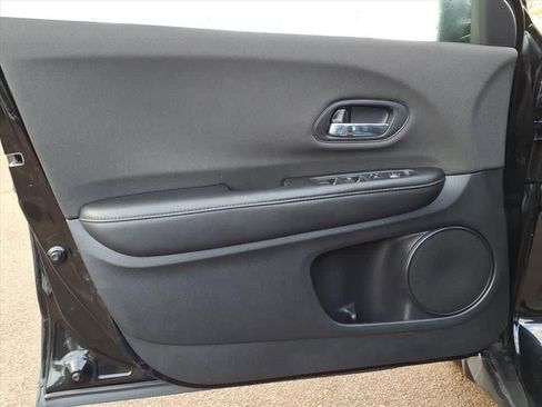 Used 2021 Honda HR-V LX image 12