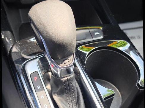 Used 2025 Chevrolet Trax LT FWD image 33