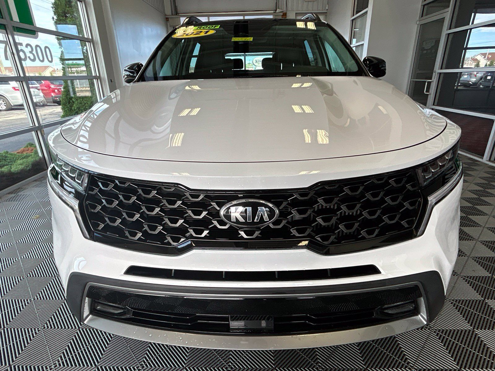 Used 2021 Kia Sorento EX w/ EX AWD X-Line Package image 2