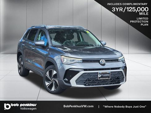 Used 2025 Volkswagen Taos SE AWD/4WD image 1