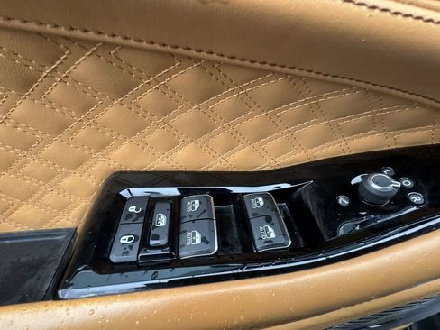 Used 2021 Jeep Grand Cherokee L Summit image 13