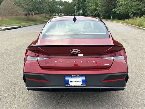 New 2025 Hyundai Elantra SEL image 4
