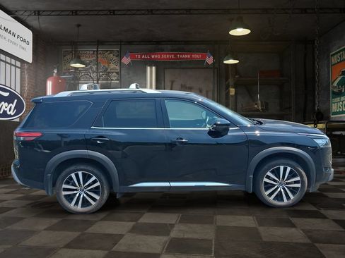 Used 2025 Nissan Pathfinder Platinum AWD/4WD image 7