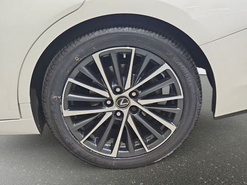 Certified 2024 Lexus ES 350 w/ Premium Package FWD image 32