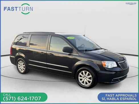Used 2014 Chrysler Town & Country Touring FWD image 5