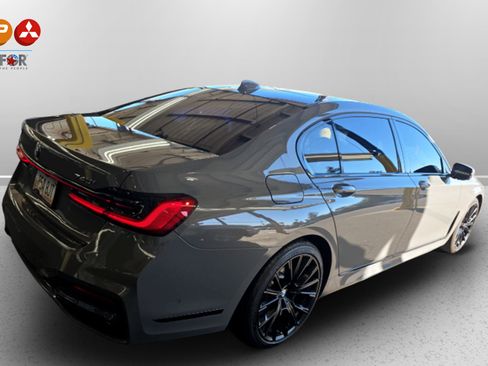 Used 2021 BMW 740i w/ M Sport Package image 2