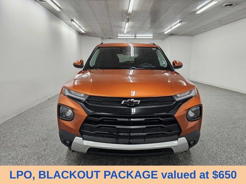 Used 2022 Chevrolet TrailBlazer LT w/ LPO, Blackout Package FWD image 2